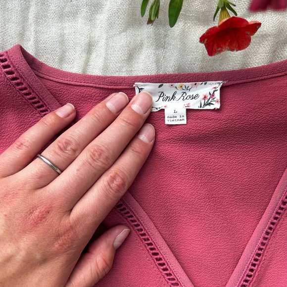 Pink Rose Blouse, Size M 🌷 - Picture 3 of 5